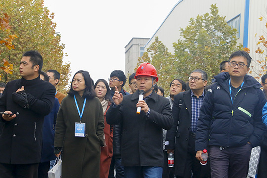 各位嘉賓蒞臨集團工業(yè)園區(qū)觀摩